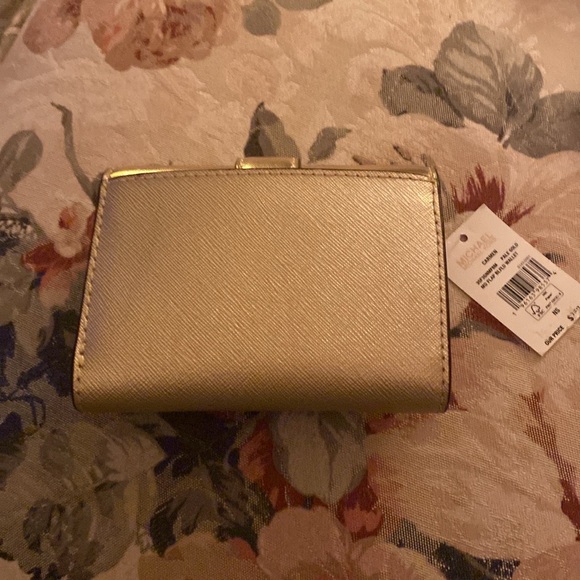 MICHAEL KORS CARMEN BILLFOLD WALLET NWT in BOX PALE GOLD - Picture 2 of 6
